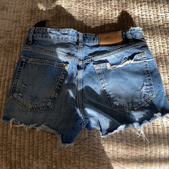 Zara cutoff jeans - Picture 3 of 3